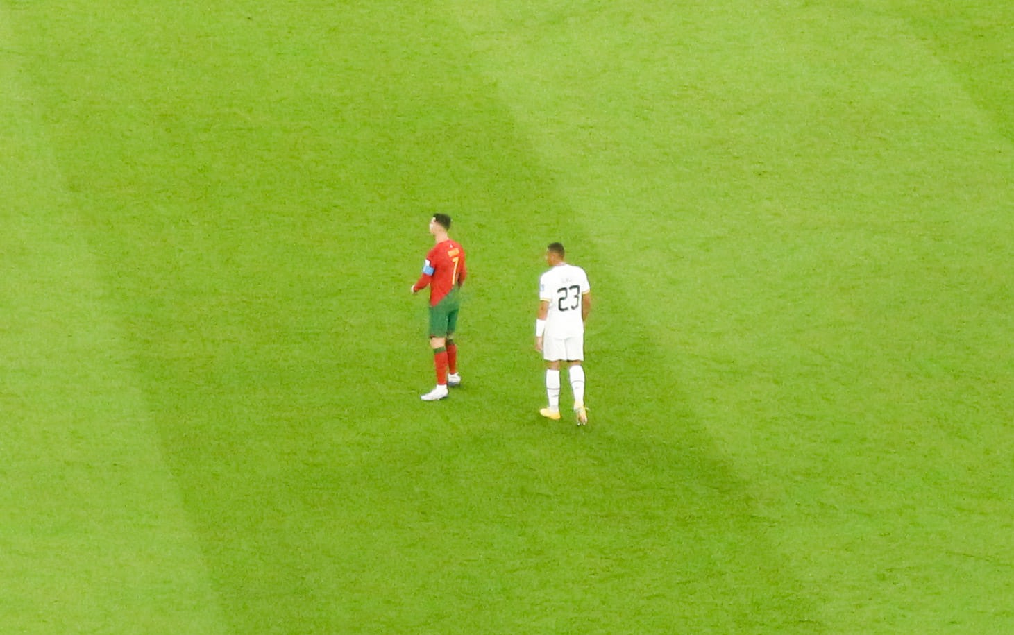 Vợ chồng anh Thành Trung được xem Cristiano Ronaldo thi đấu trên sân 974 trong ngày Bồ Đào Nha ra quân tại World Cup 2022. Năm 2018, anh Thành Trung cũng xem Bồ Đào Nha đá tại World Cup ở Nga. Ảnh: NVCC