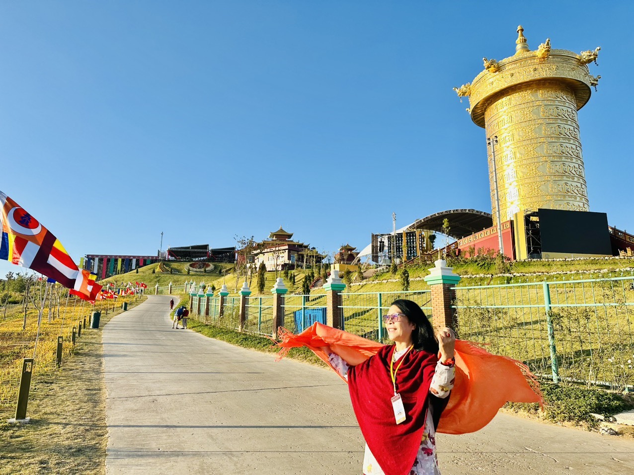 Cảm xúc trỗi dậy khi đứng trước tháp Kinh luân ở Đơn Dương, Lâm Đồng