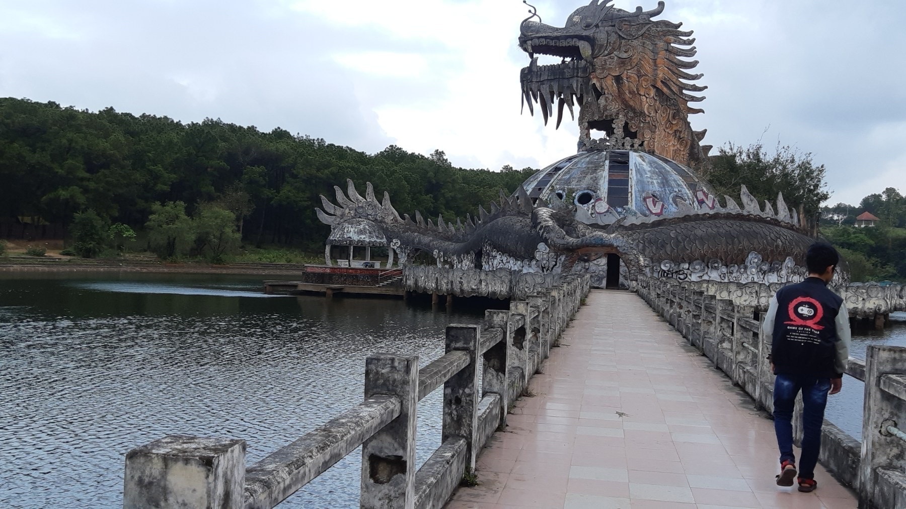 'Công viên kinh dị' bên hồ Thủy Tiên ở Huế sẽ đón khách sau Tết Nguyên đán - ảnh 1