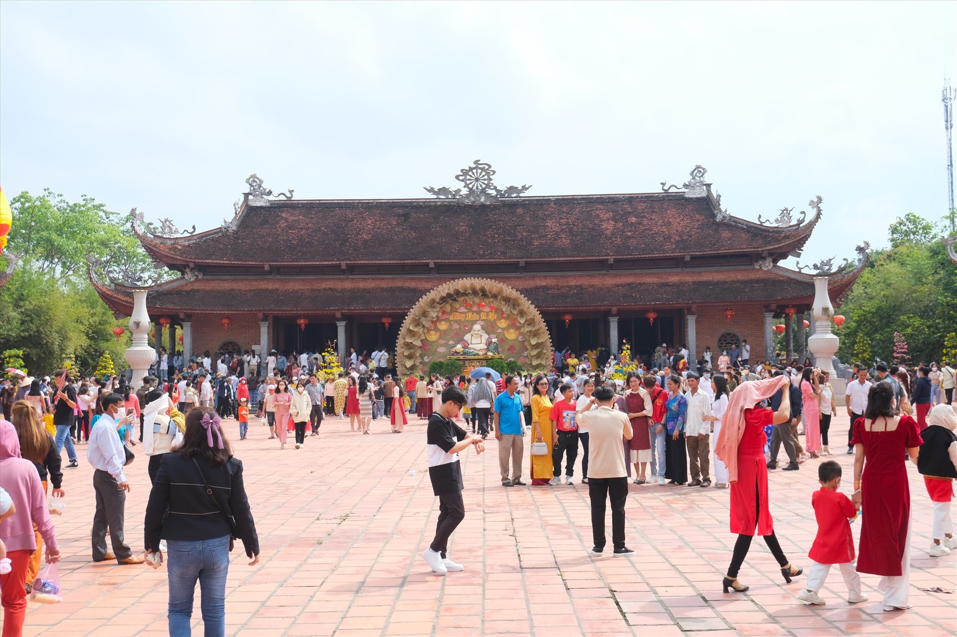 Thiền viện Trúc Lâm Phương Nam là một trong những địa điểm du lịch tâm linh ở Cần Thơ thu hút đông đảo du khách đến chiêm bái. Ảnh: Phong Linh