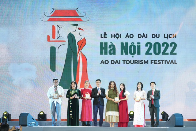 Lễ hội Áo dài du lịch Hà Nội 2022 khép lại với hàng loạt giải thưởng về áo dài và du lịch Hà Nội - Ảnh 9.