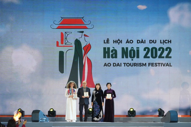 Lễ hội Áo dài du lịch Hà Nội 2022 khép lại với hàng loạt giải thưởng về áo dài và du lịch Hà Nội - Ảnh 10.
