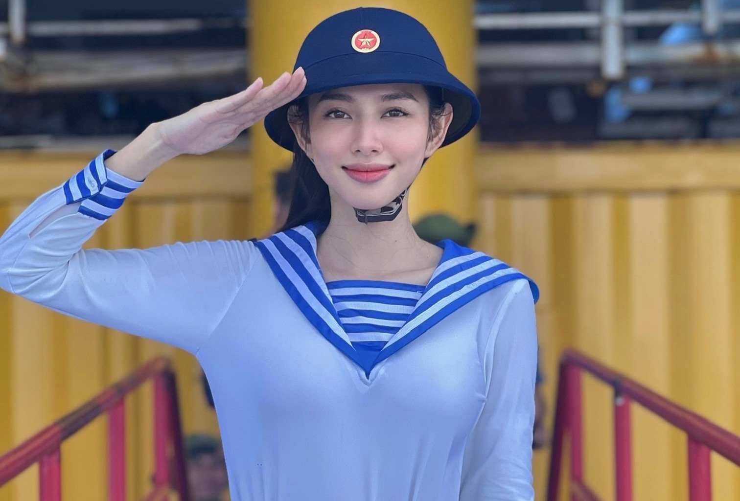 Hoa hậu Thùy Tiên xúc động khi lần đầu thăm quần đảo Trường Sa