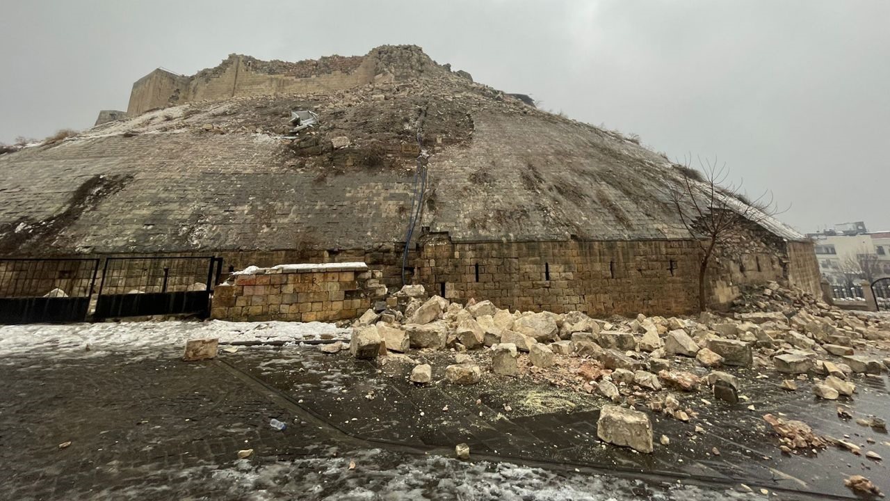 Quang cảnh lâu đài Gaziantep bị hư hại ở Thổ Nhĩ Kỳ sau trận động đất kinh hoàng vào ngày 6.2.2023. Ảnh: Mehmet Akif Parlak