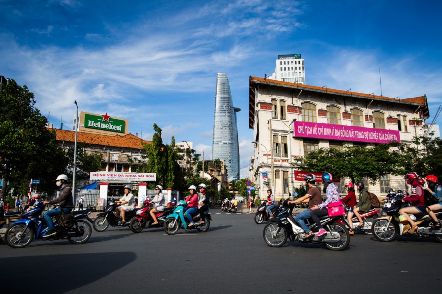Đường phố TP HCM nhộn nhịp xe cộ. Ảnh: Vietnam Tourism Board