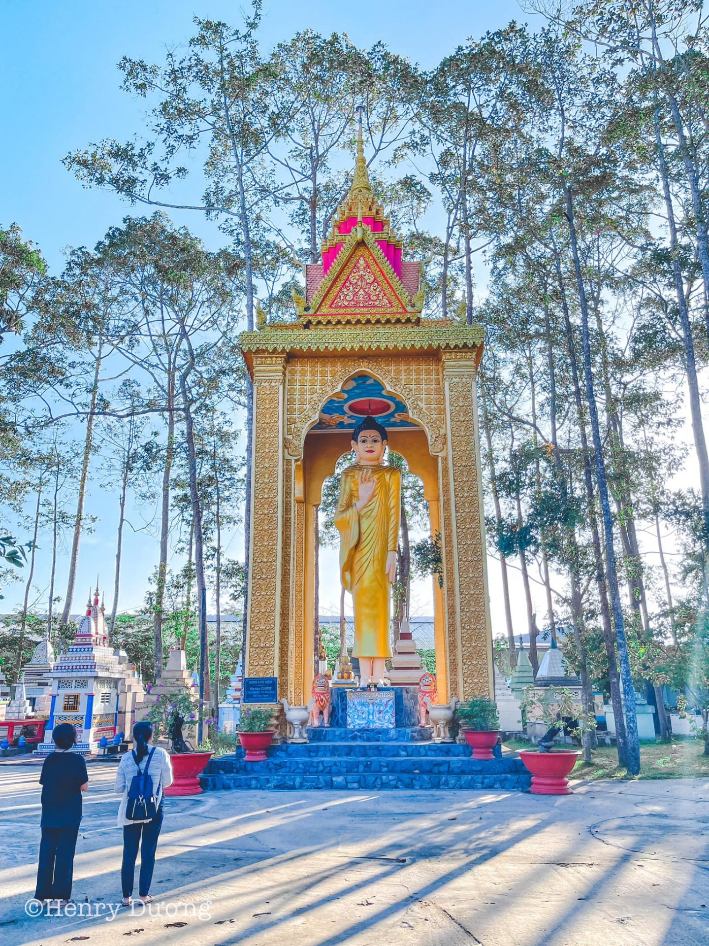 Chùa Chén Kiểu là một ngôi chùa nổi tiếng tại Sóc Trăng, là địa điểm hành hương tâm linh không thể thiếu đối với đời sống của người dân và cộng đồng người Khmer.