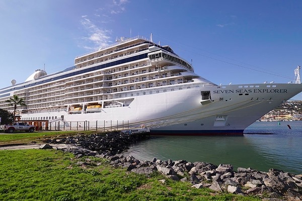 Regent Seven Seas Cruises đã ký hợp đồng với công ty đóng tàu Ý Fincantieri để đóng con tàu này từ tháng 7 năm 2013. Đơn đặt hàng con tàu có giá 450 triệu USD và bắt đầu được chế tạo từ năm 2015.