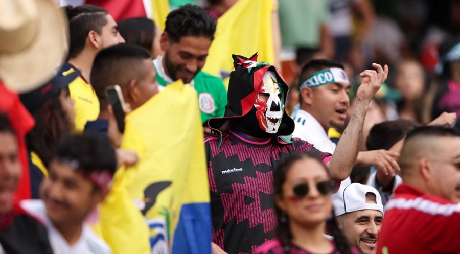 Mặt nạ cũng bị cấm ở World Cup 2022. Ảnh: SuperSport
