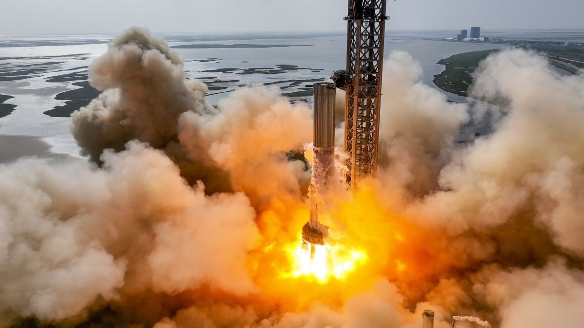 SpaceX đã bắn 11 trong số 33 động cơ Raptor trên nguyên mẫu Booster 7 Starship trong cuộc thử nghiệm vào ngày 29 tháng 11 năm 2022.(Tín dụng hình ảnh: SpaceX qua Twitter)