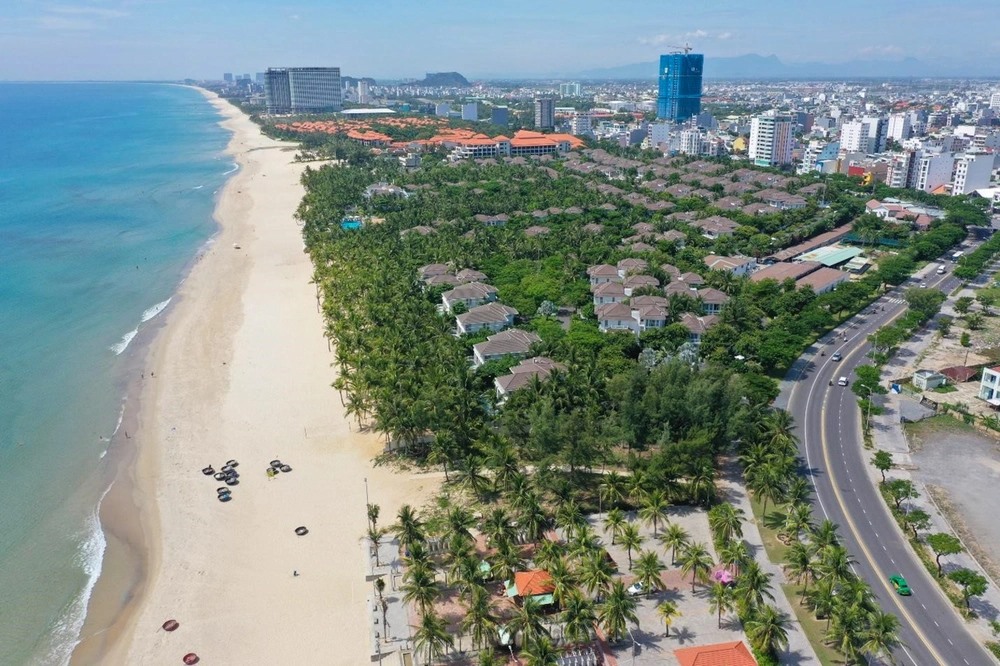 Khách sạn, khu nghỉ dưỡng bên bờ biển Đà Nẵng. Ảnh: Văn Trực