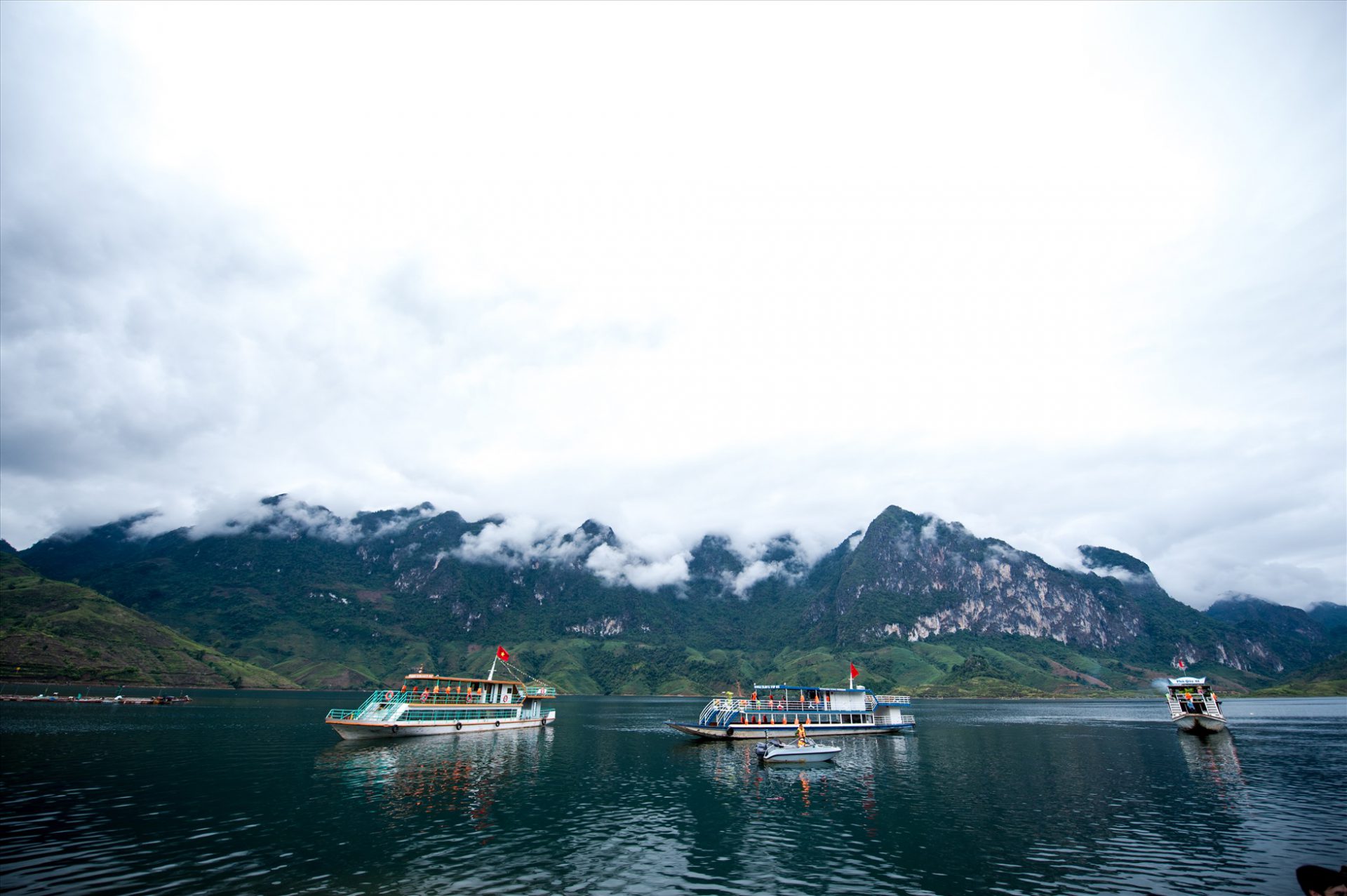 Những điểm du lịch trên lòng hồ sông Đà cũng nằm trong chương trình trải nghiệm, quảng bá du lịch thông qua cuộc thi sắc đẹp quốc tế này.