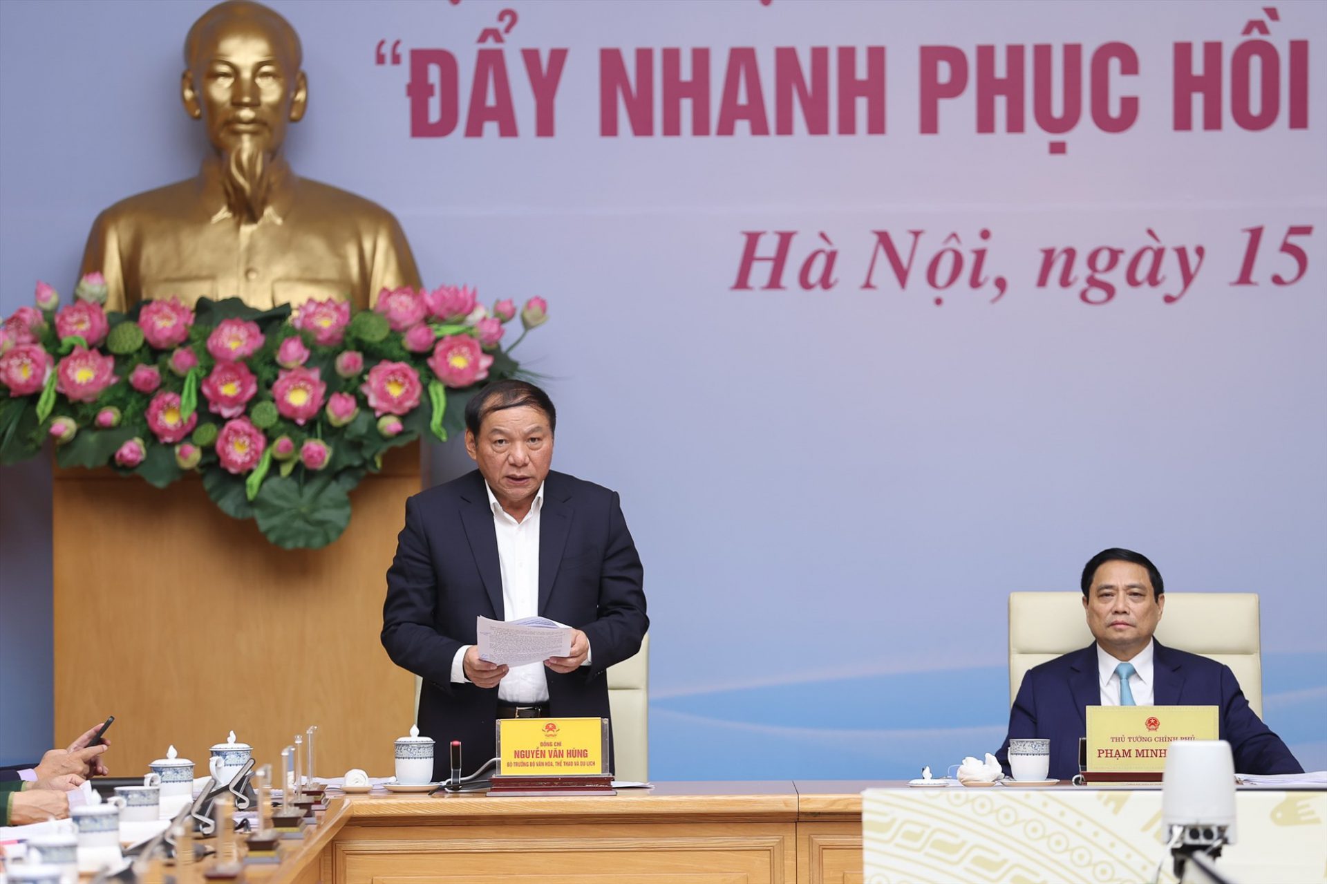 Bộ trưởng Nguyễn Văn Hùng phát biểu trong Hội nghị trực tuyến toàn quốc về du lịch năm 2023 với chủ đề “Đẩy nhanh phục hồi - Tăng tốc phát triển”. Ảnh: VGP