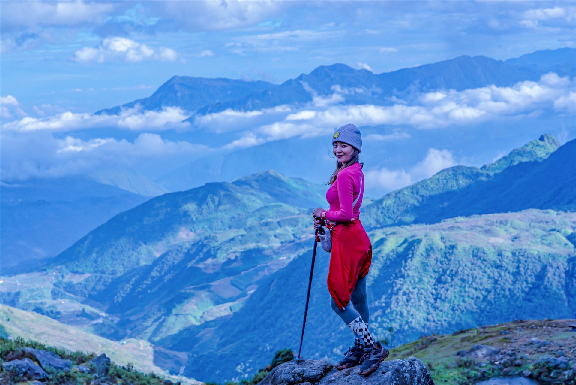 Blogger Hoàng Thùy Dương vừa có hành trình trekking Nhìu Cồ San trong hai ngày một đêm. “Đến đây không chỉ được trải nghiệm cảm giác săn mây mà còn được mở rộng thế giới quan trong hành trình trekking lên đỉnh núi“, Thùy Dương chia sẻ.