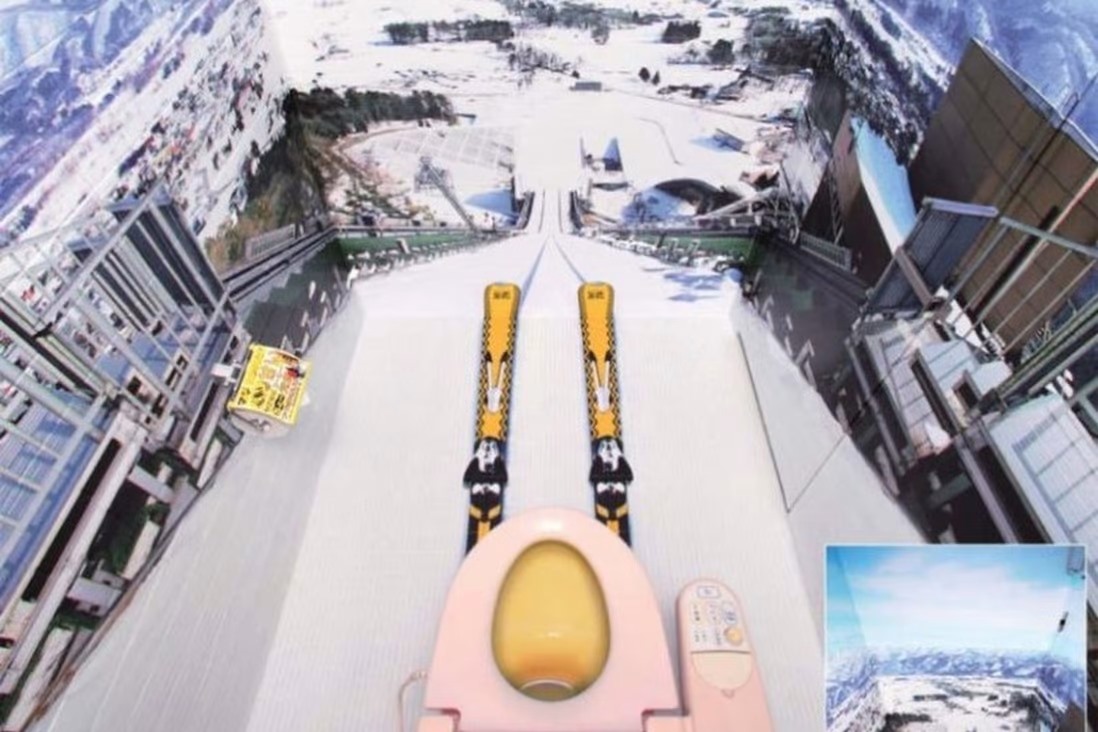 Nhà vệ sinh tại nhà hàng Haiji, thuộc khu nghỉ dưỡng trượt tuyết Madarao Kogen của Nhật Bản, tạo cho người dùng cảm giác như họ đang ở trên đỉnh của một đường nhảy trượt tuyết cao chót vót. Ảnh: Madarao Kogen