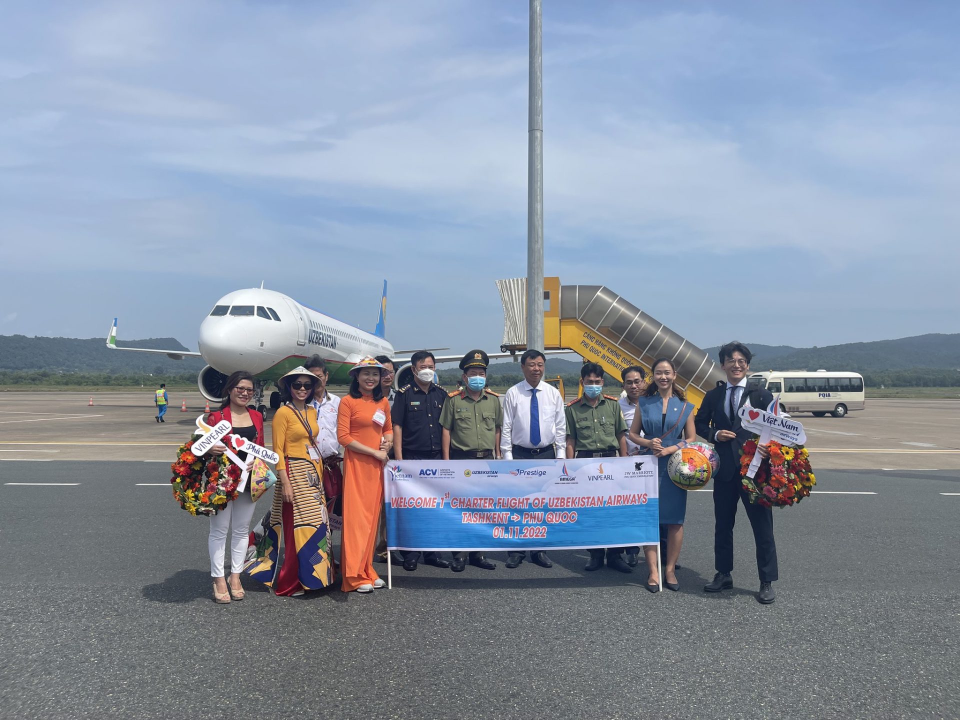Phú Quốc đón chuyến bay 158 du khách từ Uzbekistan - ảnh 1